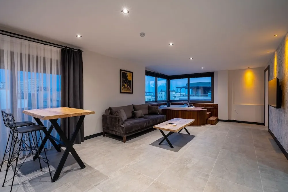 Exclusive Suite Room (with jacuzzi).