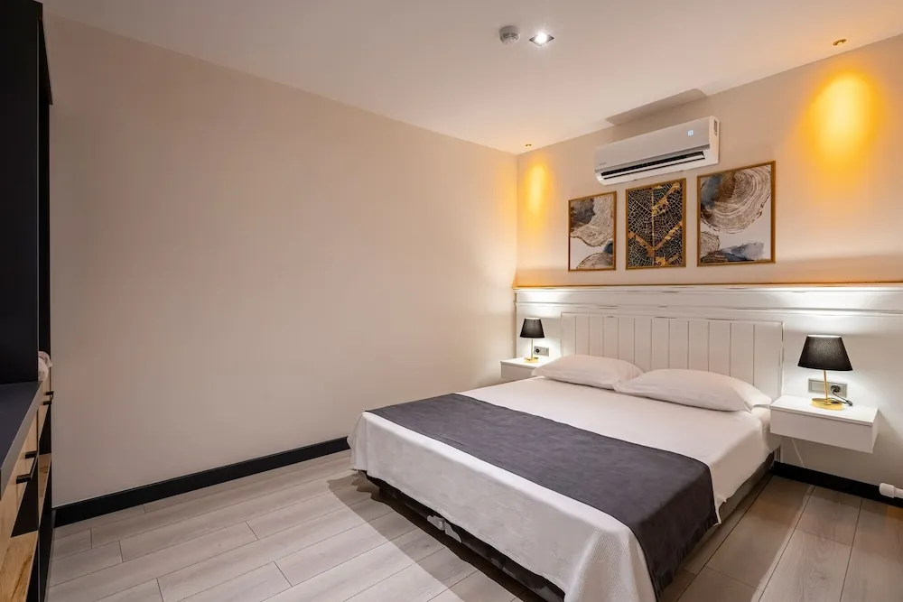 Exclusive Suite Room (with jacuzzi).