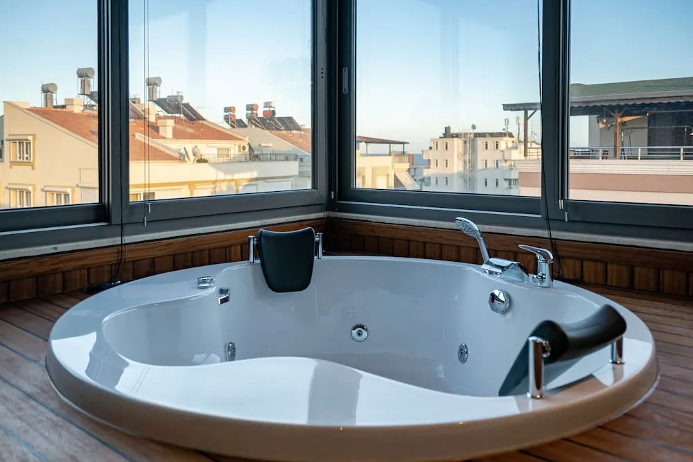 Exclusive Suite Room (with jacuzzi).