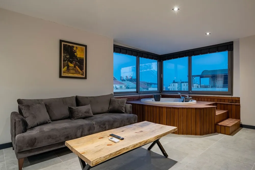 Exclusive Suite Room (with jacuzzi).
