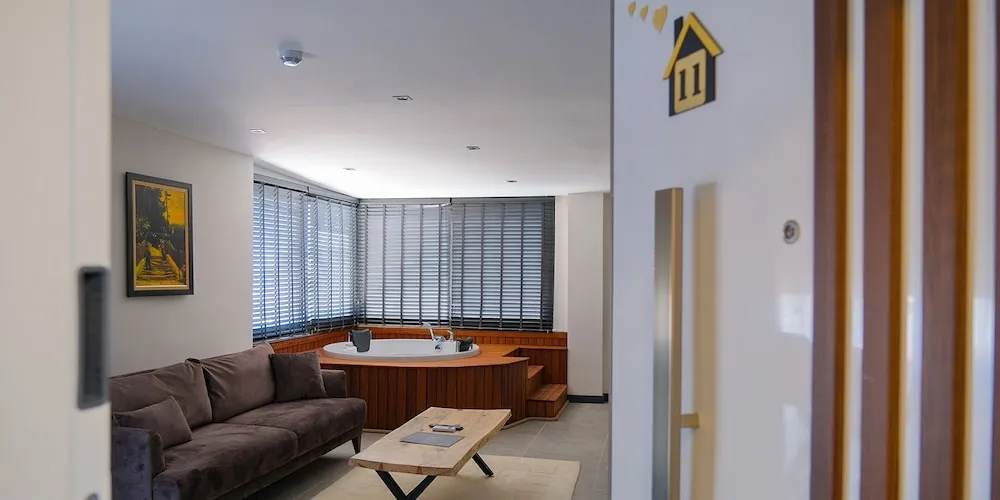 Exclusive Suite Room (with jacuzzi).