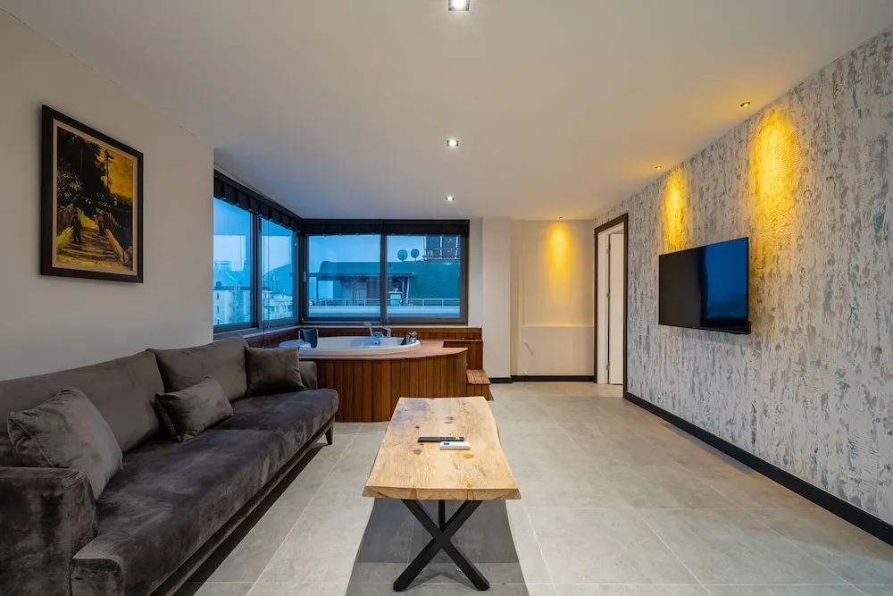 Exclusive Suite Room (with jacuzzi).