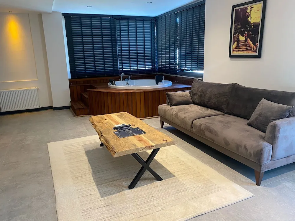 Exclusive Suite Room (with jacuzzi).