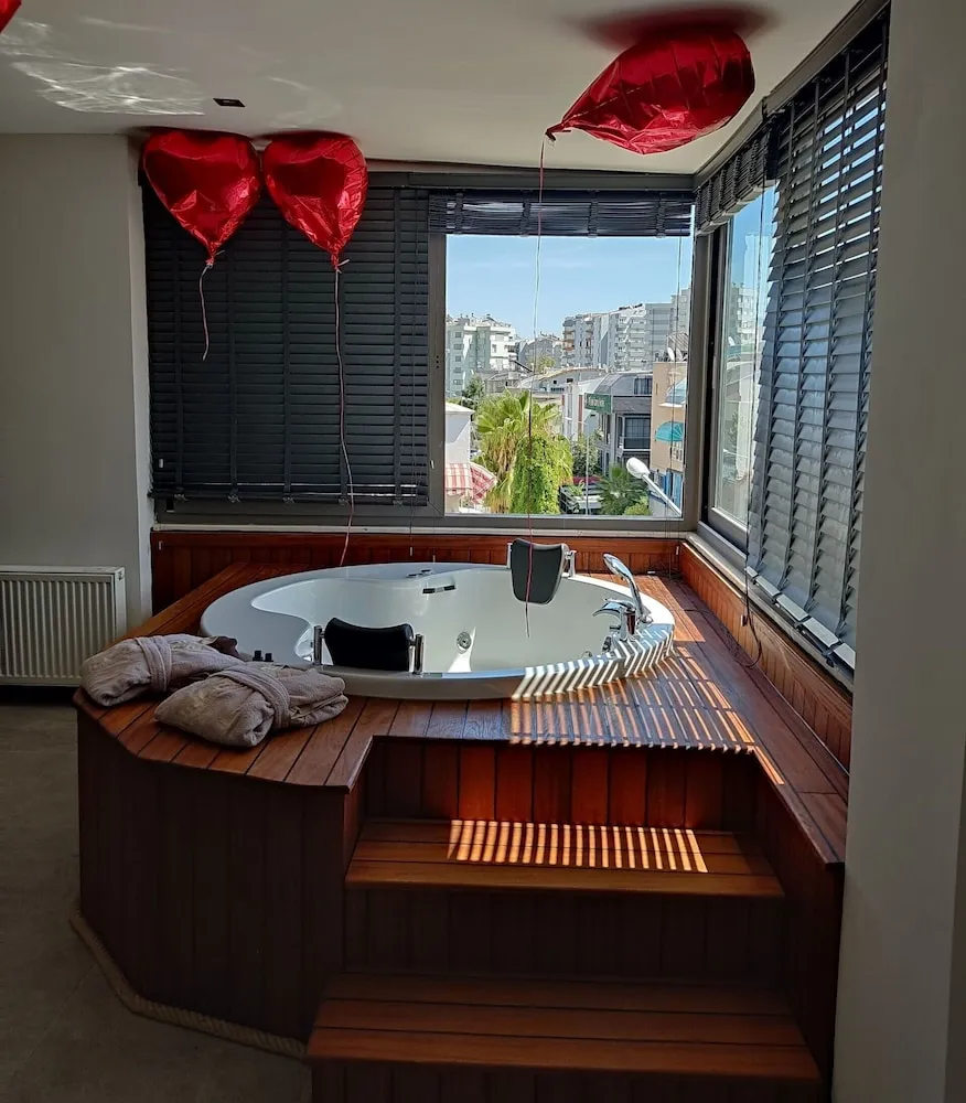 Exclusive Suite Room (with jacuzzi).