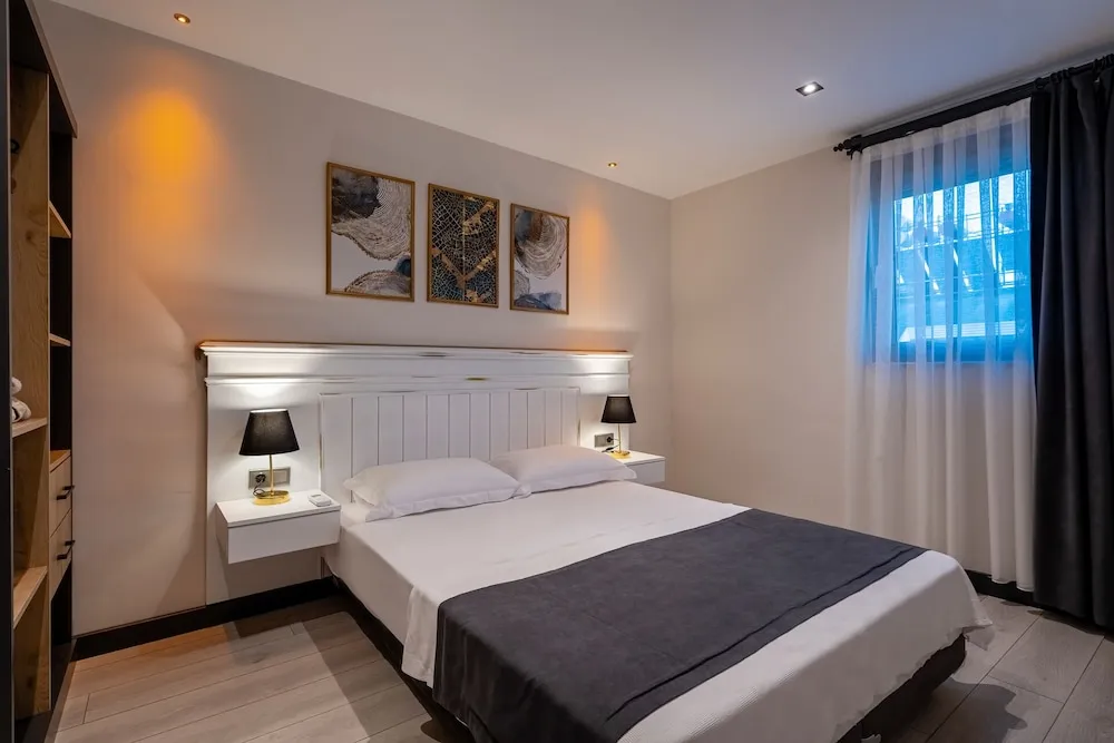 Exclusive Suite Room (with jacuzzi).