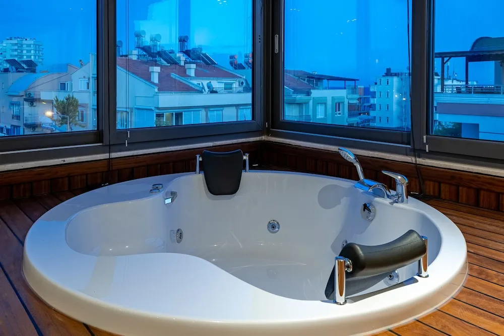 Exclusive Suite Room (with jacuzzi).