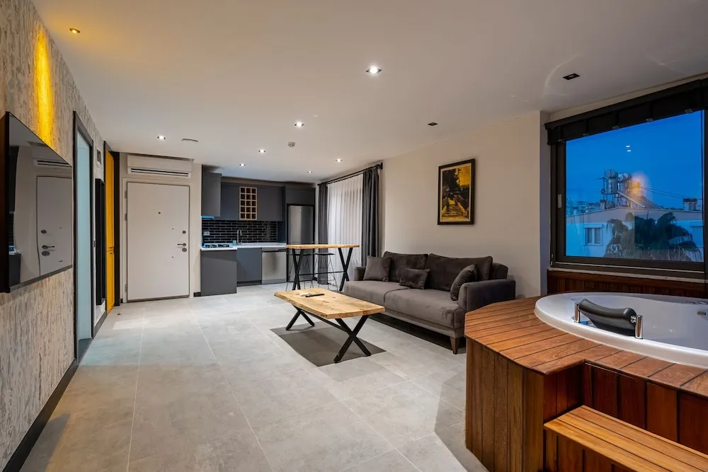 Exclusive Suite Room (with jacuzzi).