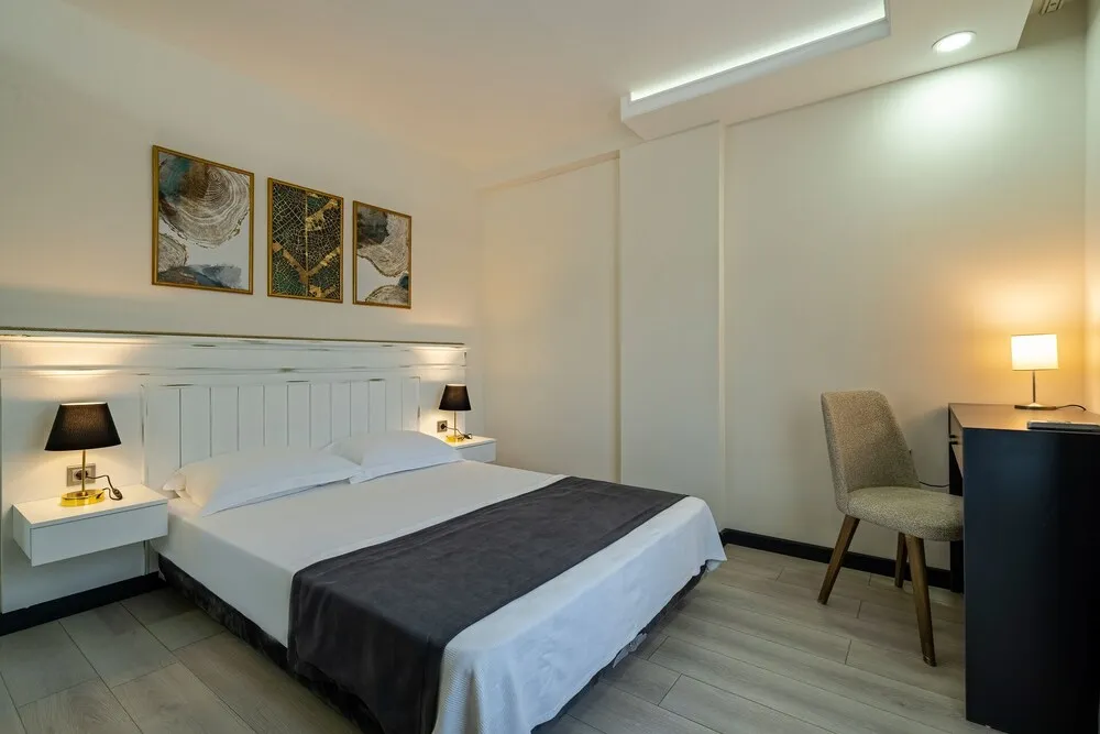 Standard Suite (Balcony) room.