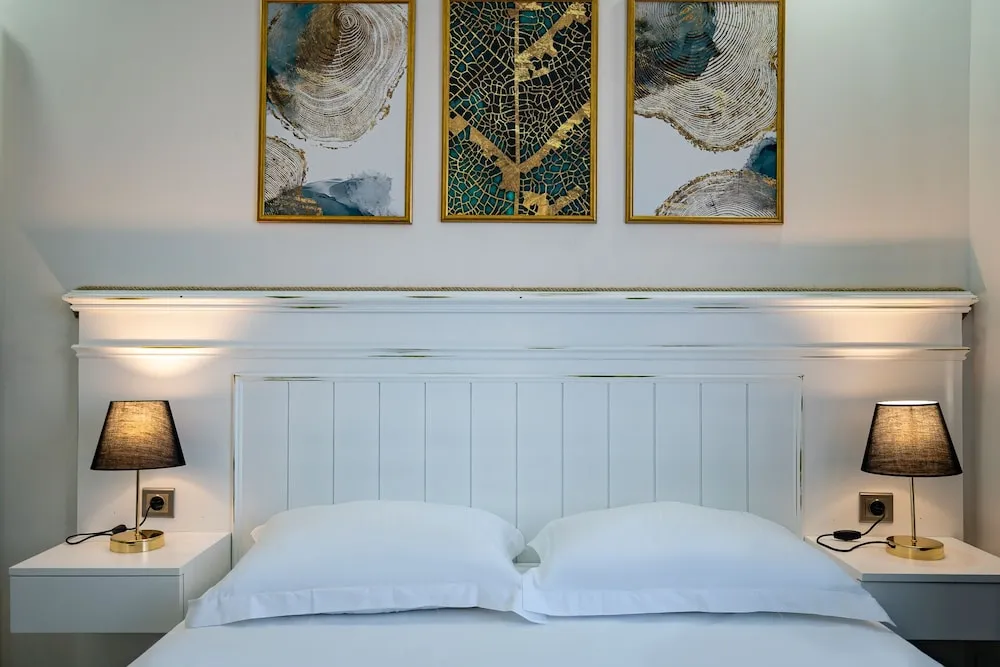 Standard Suite (Balcony) room.