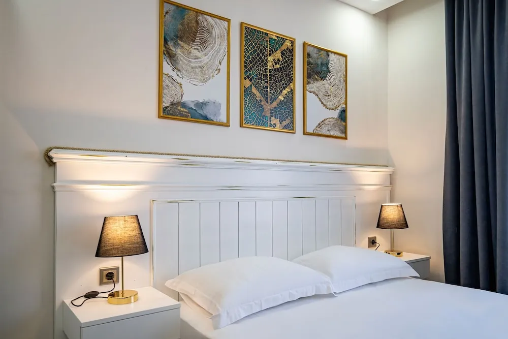 Standard Suite (Balcony) room.