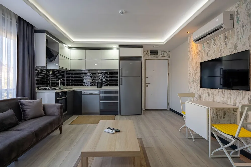 Standard Suite (Balcony) room.