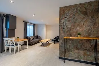 Eluxio Suite Hotel