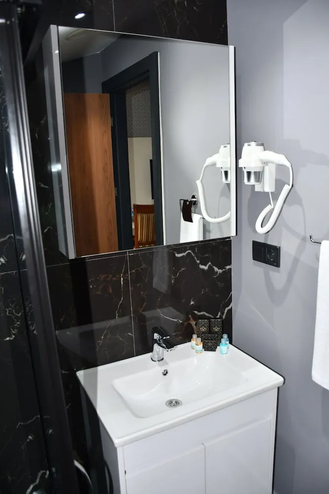 Luxury Tek Büyük Yataklı Oda