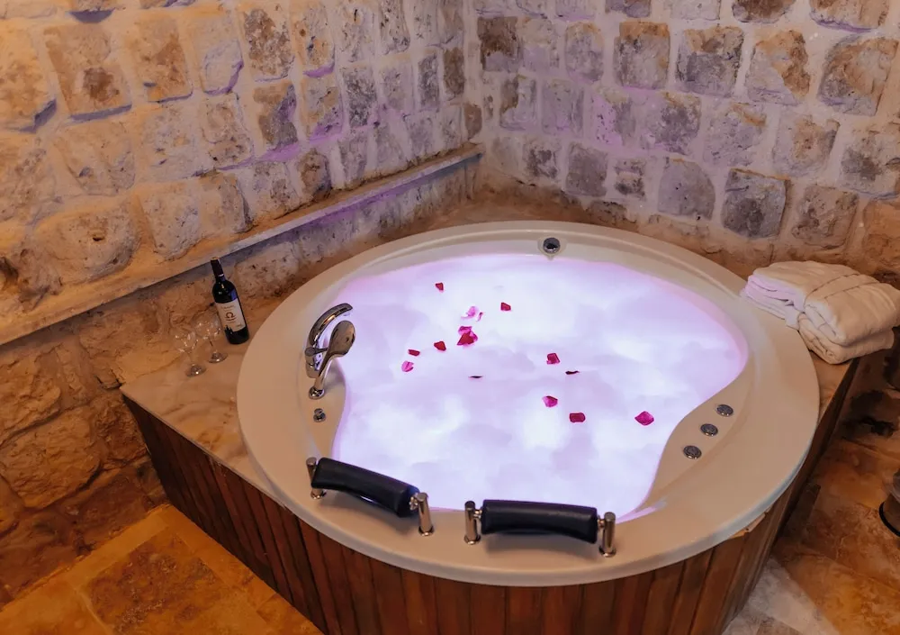 Honeymoon Tek Büyük Yataklı Oda