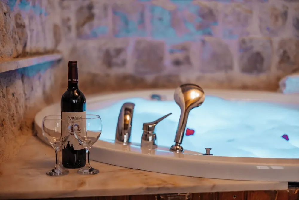 Honeymoon Tek Büyük Yataklı Oda