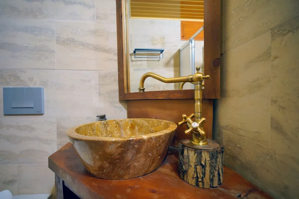 Design Tek Büyük Yataklı Oda, 1 Büyük (Queen) Boy Yatak, Sigara İçilmez, Bahçe Manzaralı