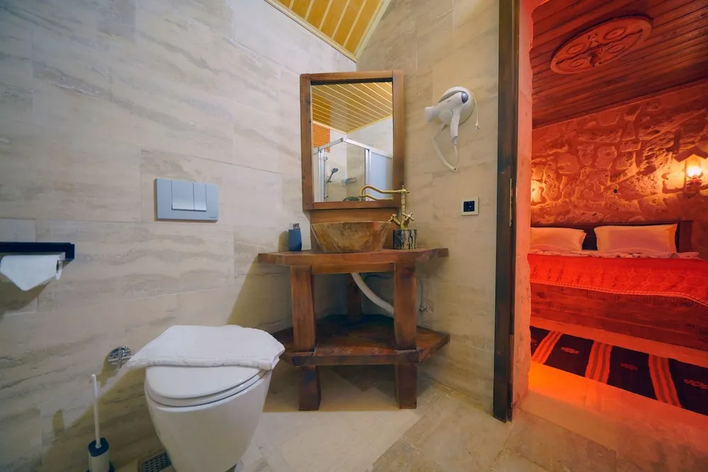 Design Tek Büyük Yataklı Oda, 1 Büyük (Queen) Boy Yatak, Sigara İçilmez, Bahçe Manzaralı