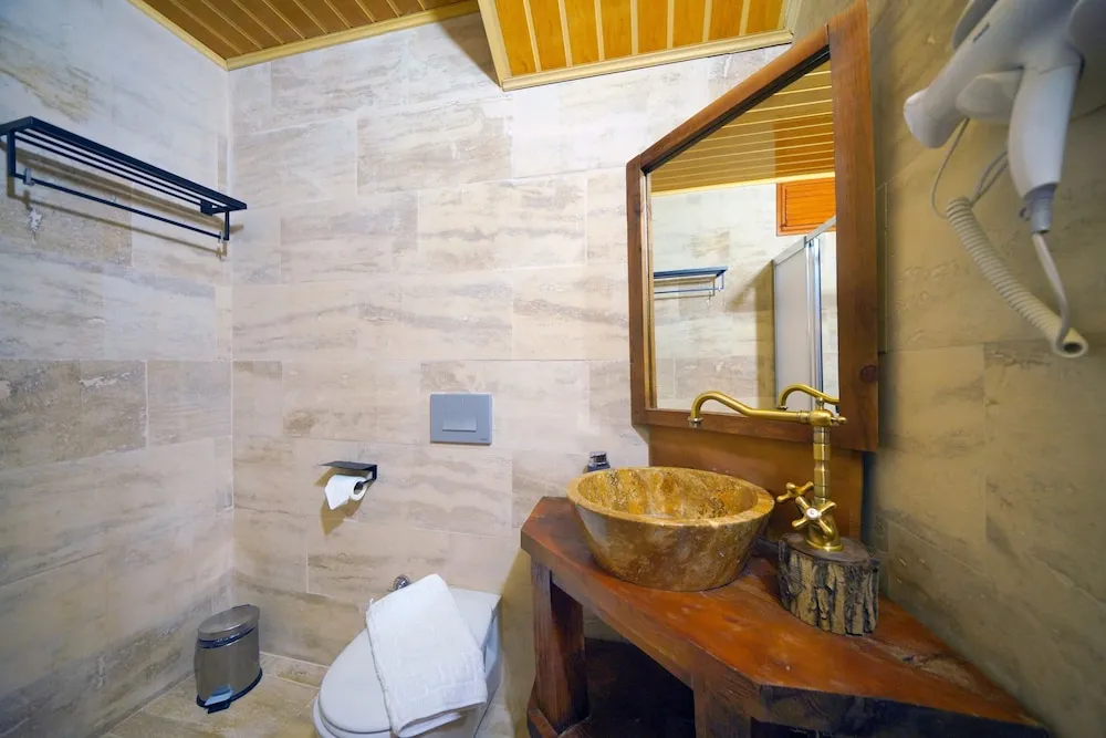 Design Tek Büyük Yataklı Oda, 1 Büyük (Queen) Boy Yatak, Sigara İçilmez, Bahçe Manzaralı