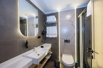 Vess Hotel & Spa