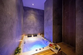 Vess Hotel & Spa