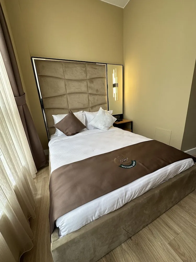 Standard Tek Büyük Yataklı Oda