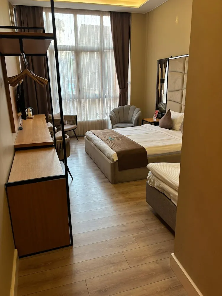 Deluxe Tek Büyük Yataklı Oda