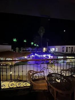 Dolphin Park Hotel