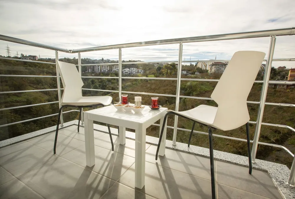 Family Oda, Balkon, Bahçe Manzaralı