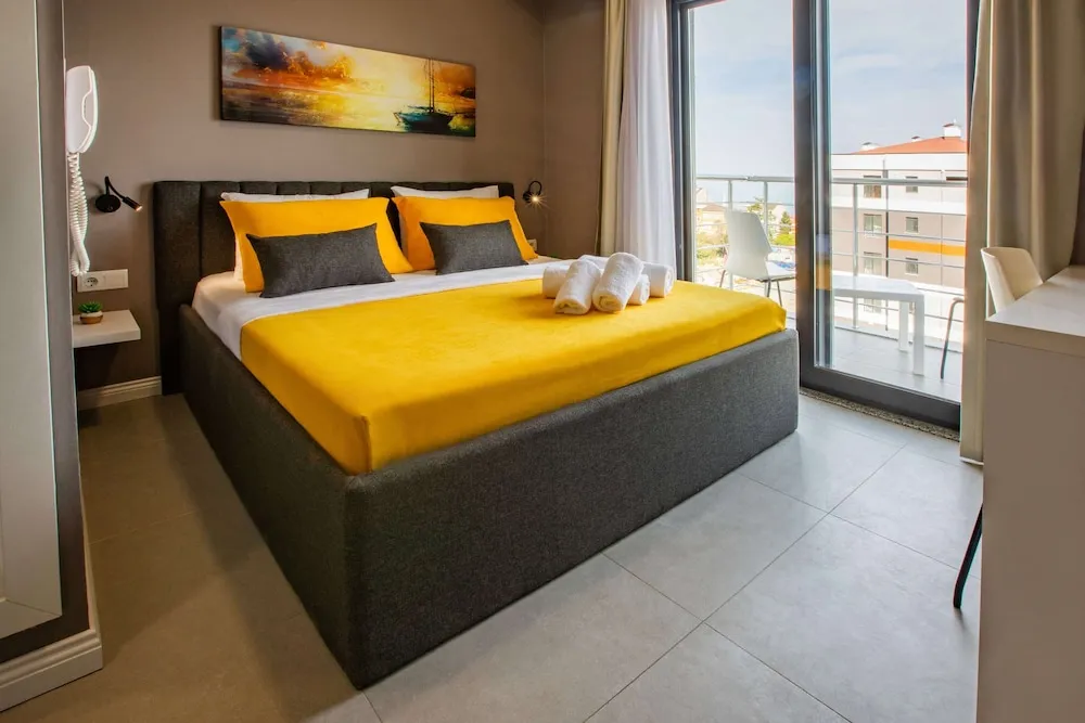 Standard Oda, 1 Büyük (Queen) Boy Yatak, Balkon, Deniz Manzaralı