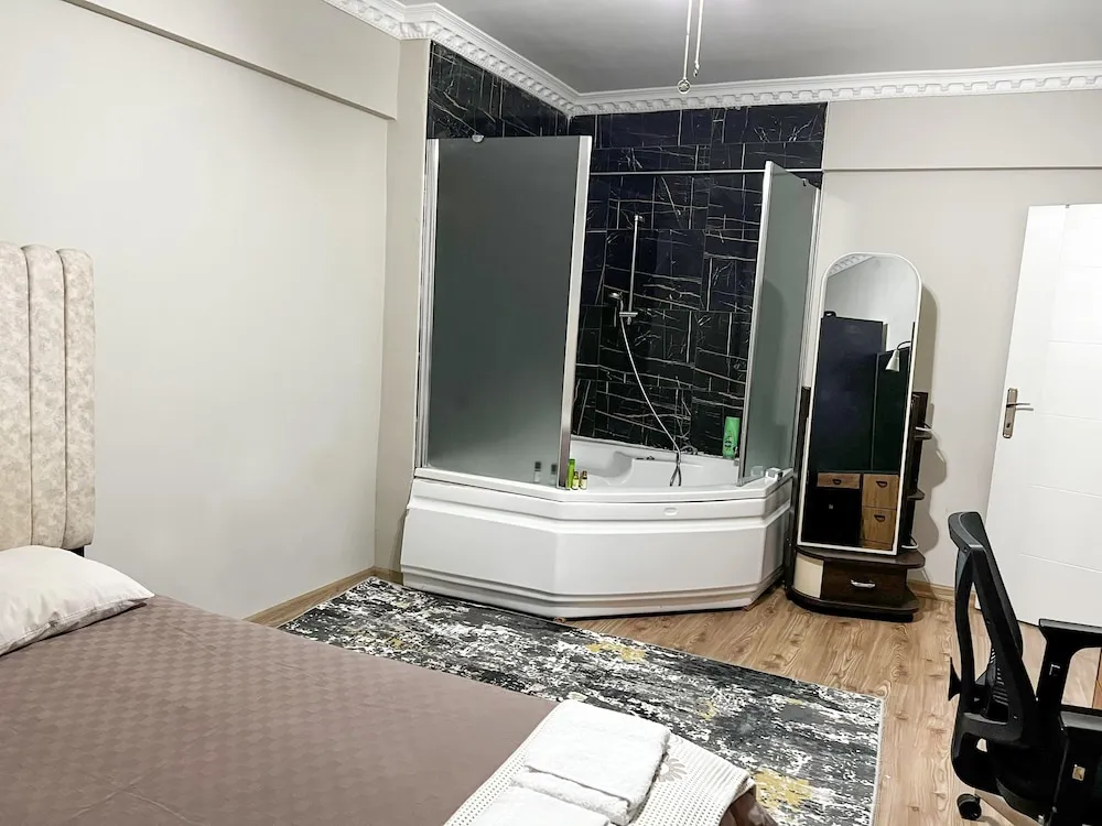 Business Apart Daire, 1 En Büyük (King) Boy Yatak, Sıcak Su Küveti, Bahçe Manzaralı