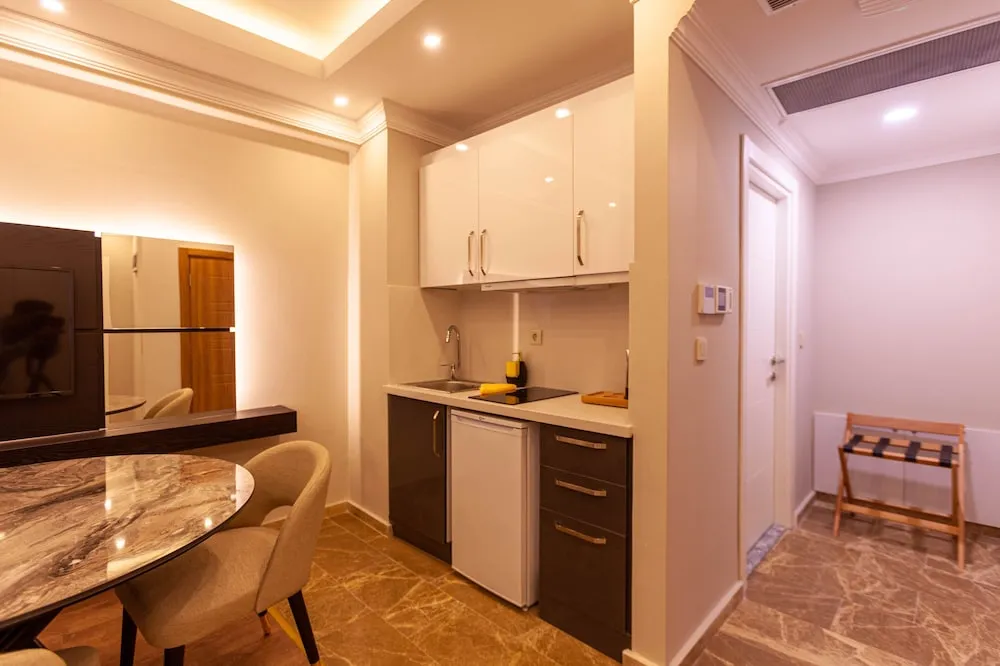 Comfort Süit, 1 Çift Kişilik Yatak ve Çekyat, Sigara İçilebilir, Avlu Manzaralı