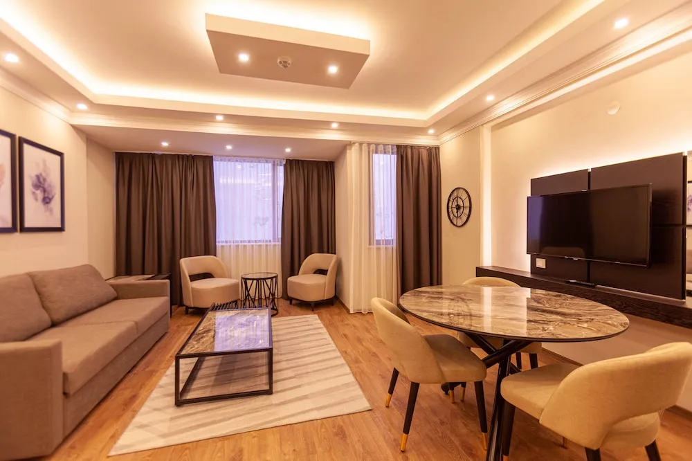 Comfort Süit, 1 Çift Kişilik Yatak ve Çekyat, Sigara İçilebilir, Avlu Manzaralı