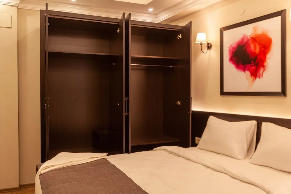 Comfort Süit, 1 Çift Kişilik Yatak ve Çekyat, Sigara İçilebilir, Avlu Manzaralı