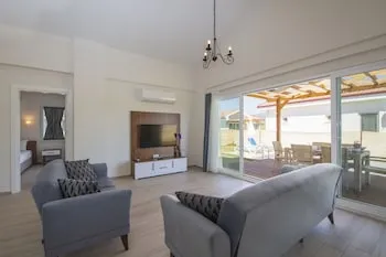 SunTeos Villa Suites