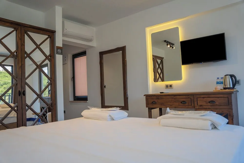 Superior Tek Büyük Yataklı Oda, Balkon, Deniz Manzaralı