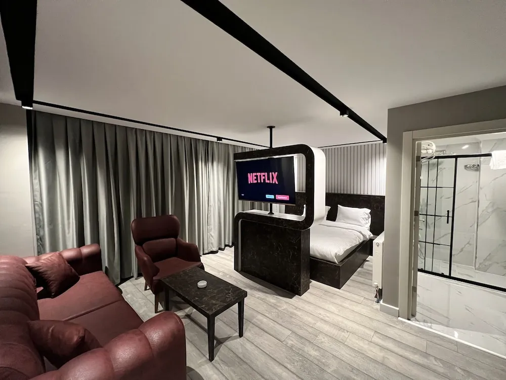 Deluxe Tek Büyük Yataklı Oda