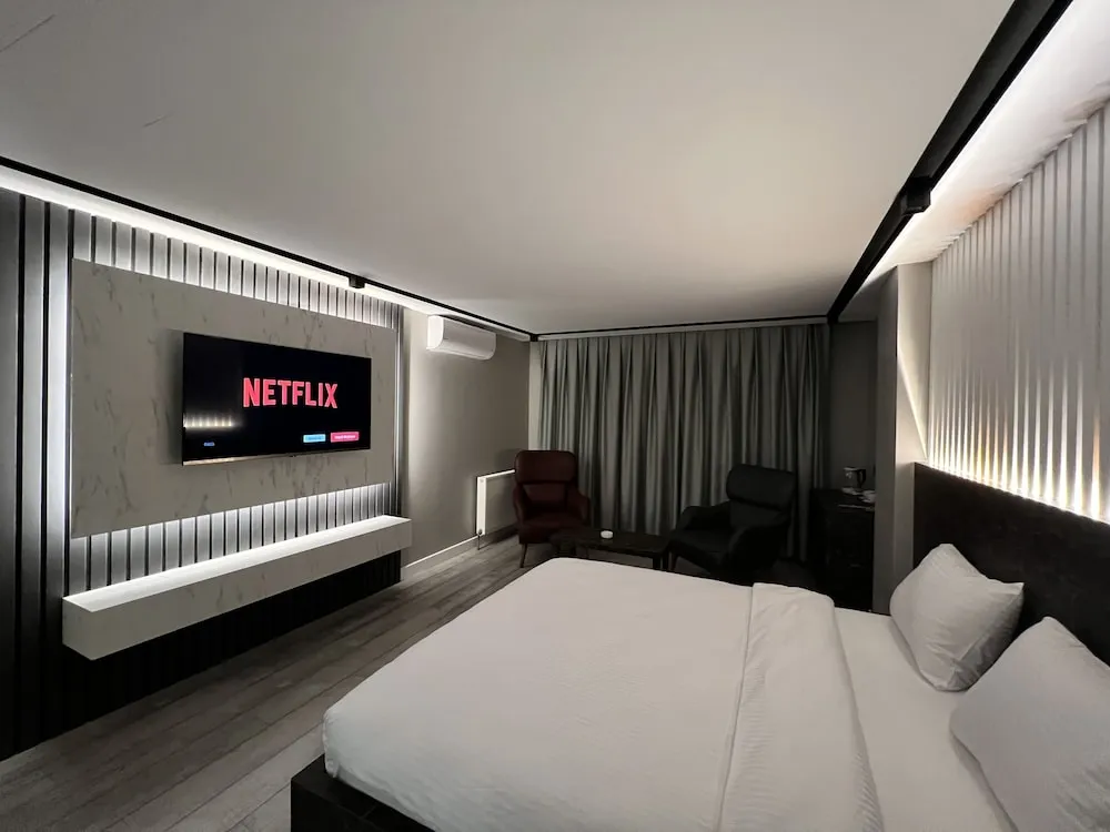 Deluxe Tek Büyük Yataklı Oda