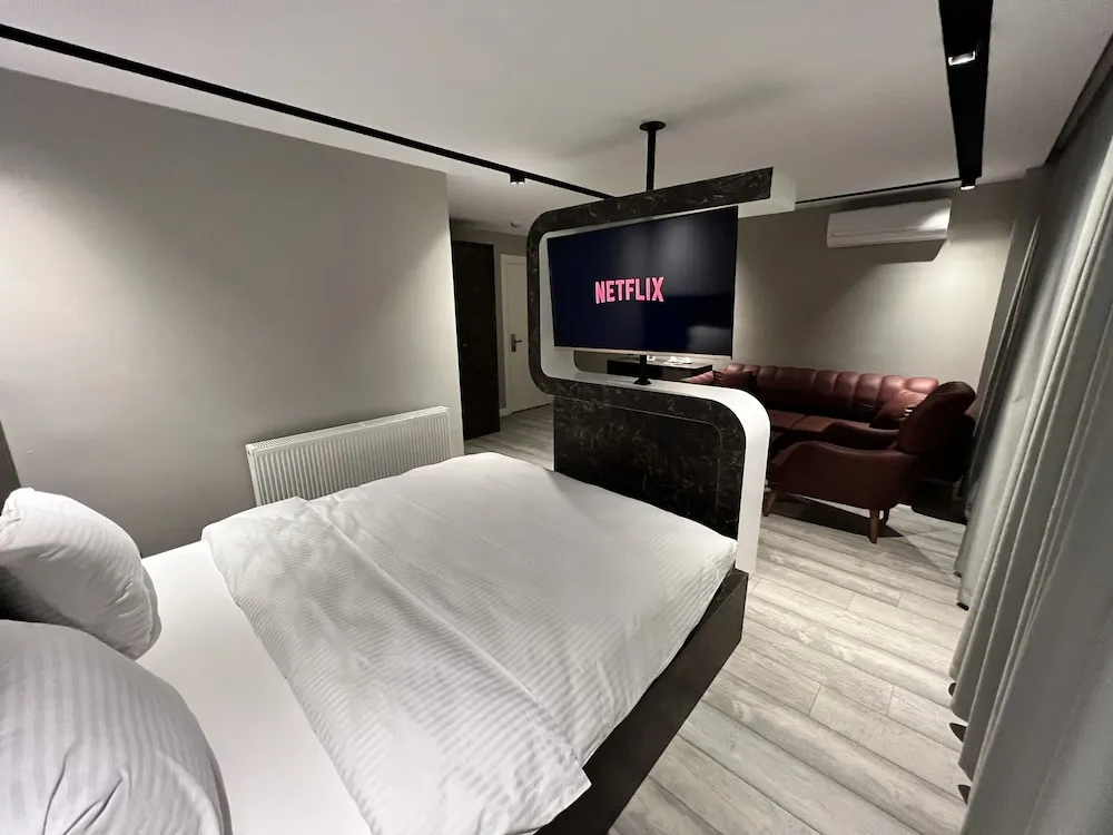 Deluxe Tek Büyük Yataklı Oda