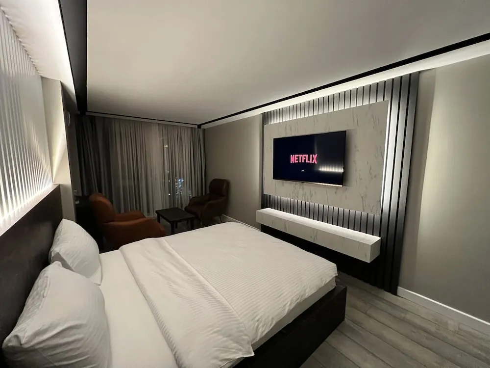 Deluxe Tek Büyük Yataklı Oda