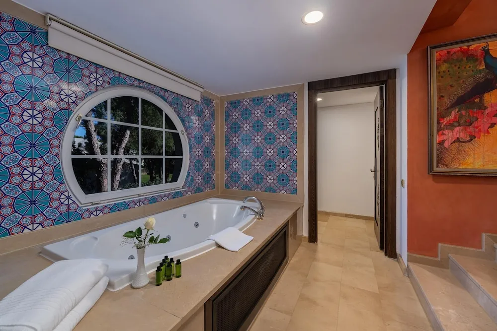 Sultan Suite with Jacuzzi
