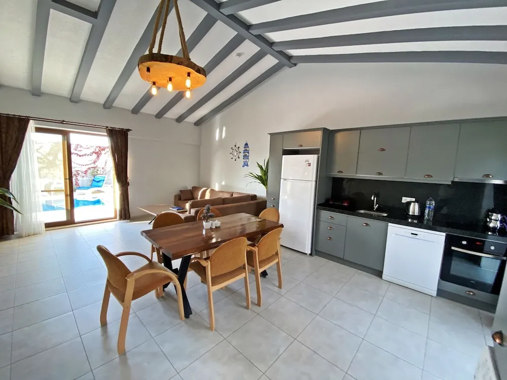 Basic Villa, Sıcak Su Küveti, Havuz Manzaralı