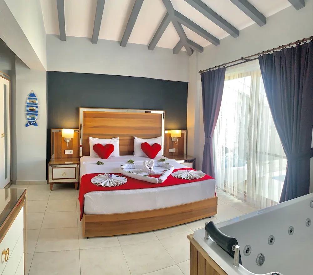Basic Villa, Sıcak Su Küveti, Havuz Manzaralı