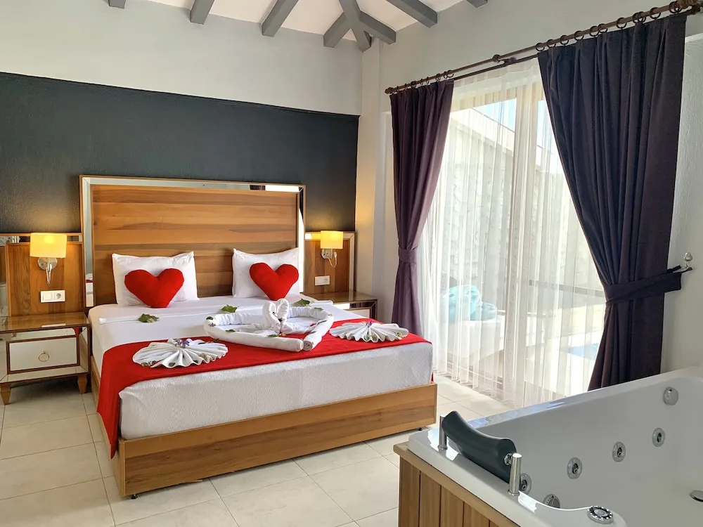 Basic Villa, Sıcak Su Küveti, Havuz Manzaralı