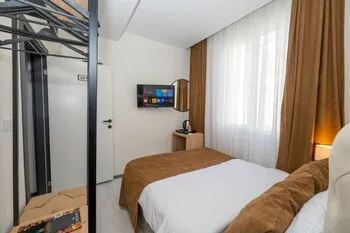 Gloria Airport Hotel