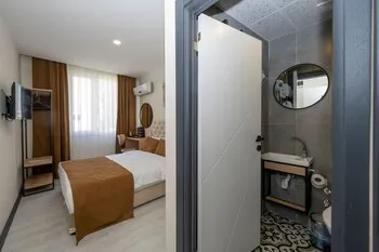 Gloria Airport Hotel