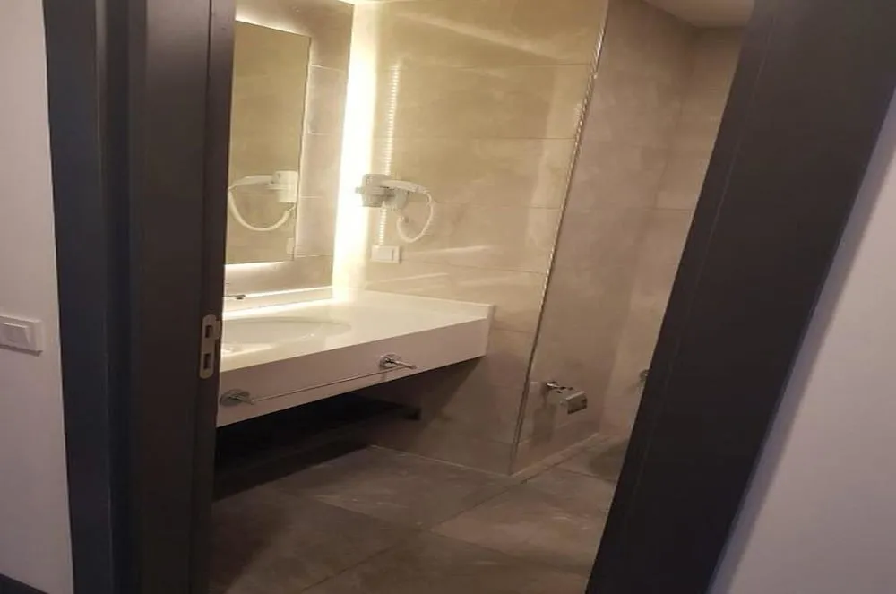 Standard Tek Büyük veya İki Ayrı Yataklı Oda