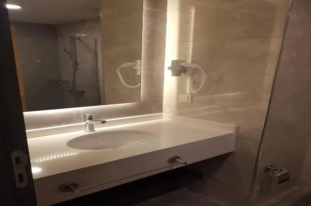 Standard Tek Büyük veya İki Ayrı Yataklı Oda