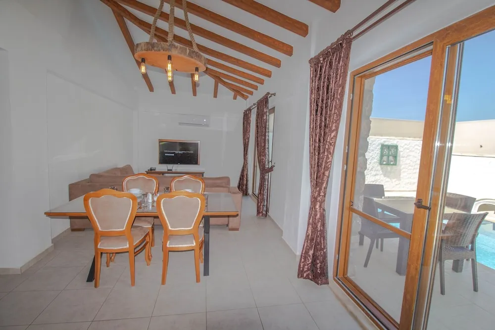 Basic Villa, Sıcak Su Küveti, Havuz Manzaralı