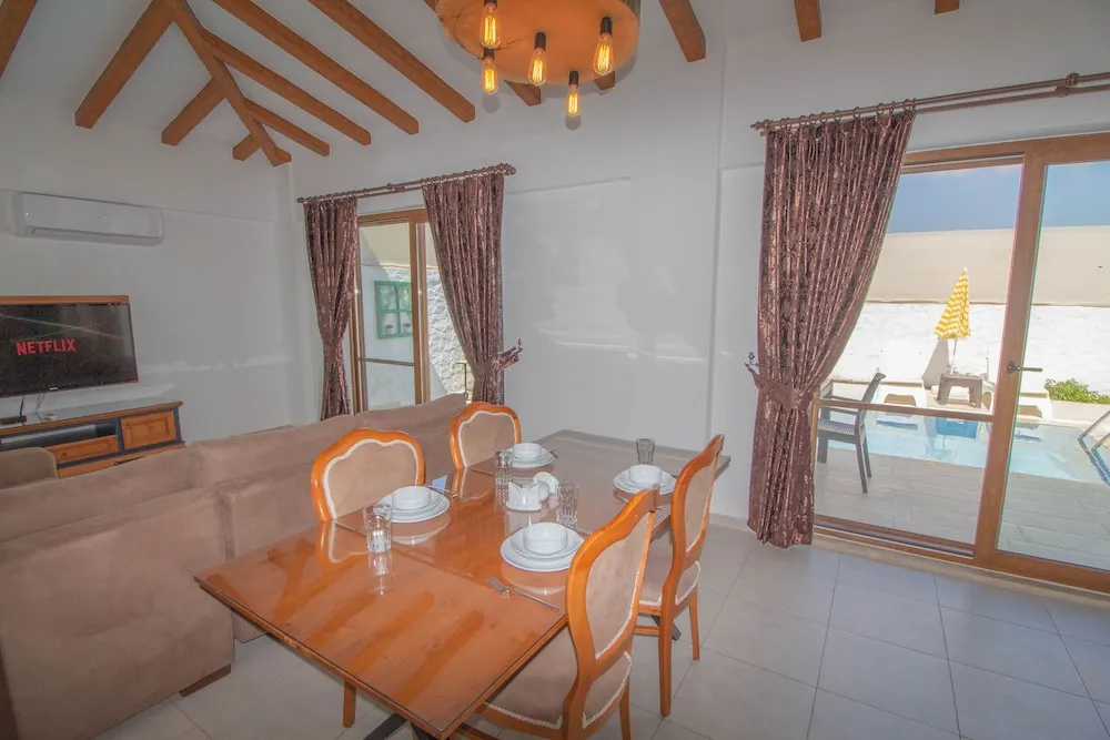 Basic Villa, Sıcak Su Küveti, Havuz Manzaralı