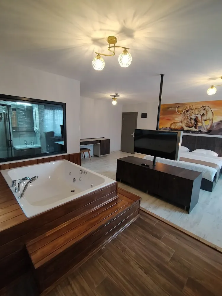 Deluxe Tek Büyük Yataklı Oda